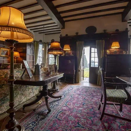 Upper Helmsley Hall Дом отдыха *